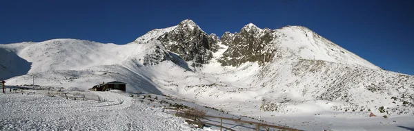 Tatrabergen är namnet på berget i Slovakien. — Stockfoto