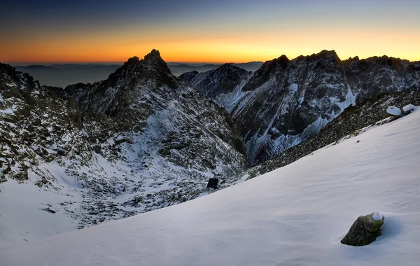 Puesta de sol en la montaña High Tatras High Tatras es una montaña en eslovaco —  Fotos de Stock