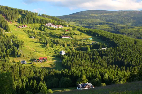 Schöne Landschaft eines Bergreliefs des Riesengebirges — Stockfoto