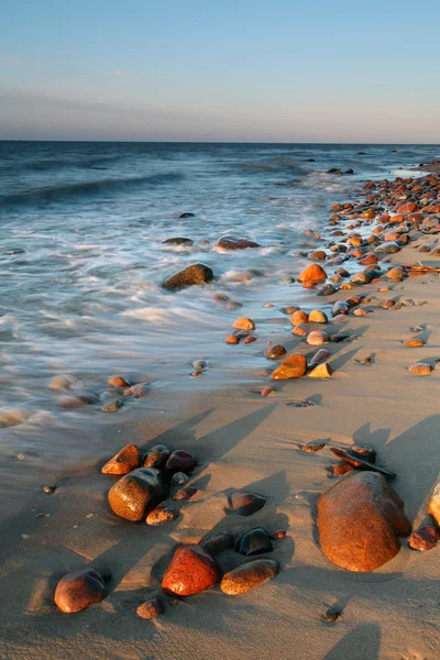 Steine am Ufer der Ostsee. — Stockfoto