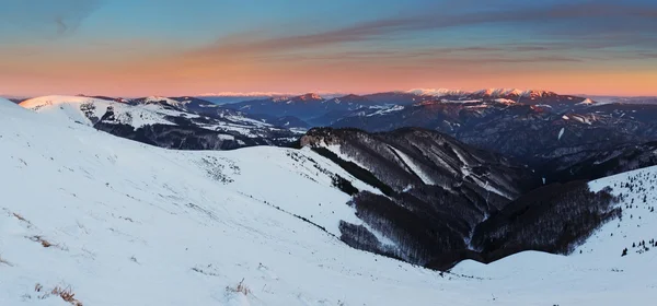 Zimowe góry krajobraz na zachód - Słowacja - fatra — Zdjęcie stockowe