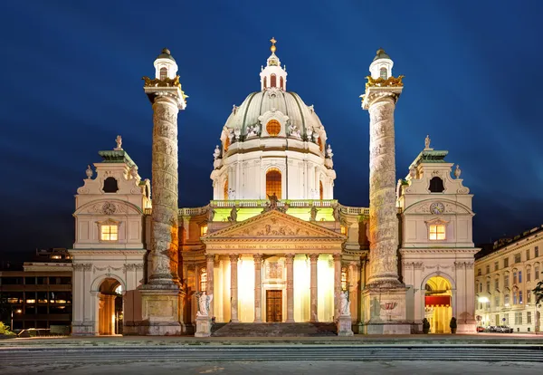 Wien bei Nacht - st. charles — Stockfoto