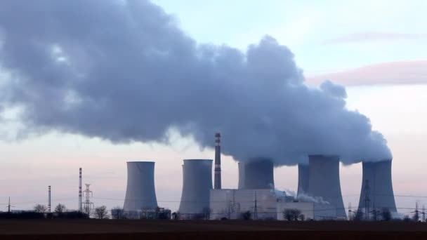 Атомная электростанция - временной интервал — стоковое видео