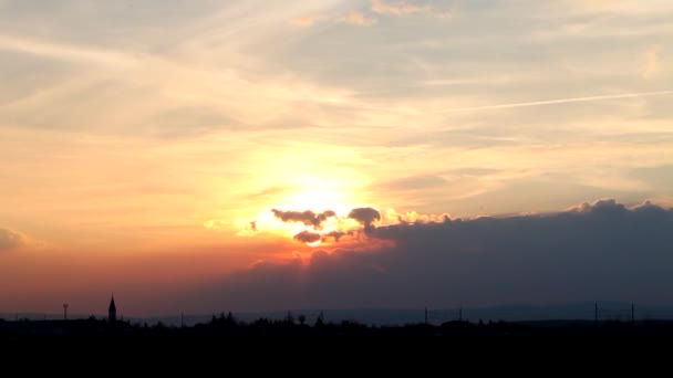 Krásný západ slunce nad plání — Stock video