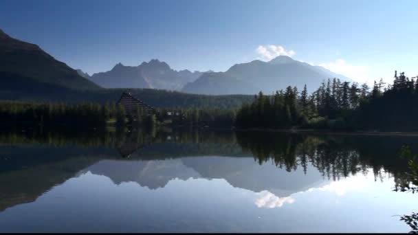 Slovakya tatra - strbske pleso dağ gölü — Stok video