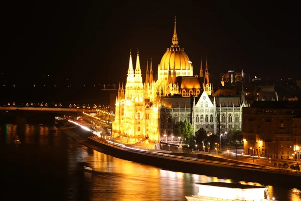 Budapeszt - węgierski Parlament w nocy - Węgry — Zdjęcie stockowe