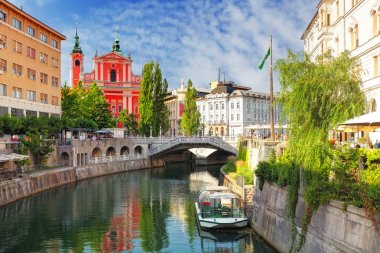 Ljubljana - Slovenya (kilise ve nehir Ljubljanica)