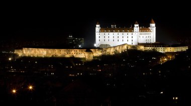Işıklı bratislava castle, gece, Slovakya