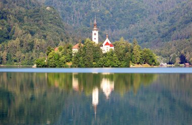 arka plan - manzara Dağı ile Slovenya lake bled