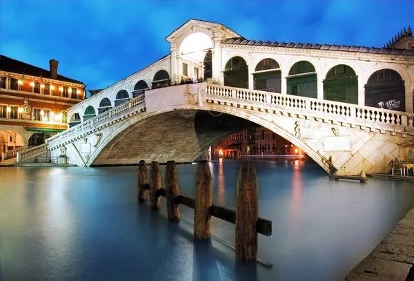 威尼斯-黄昏，意大利的里亚托桥 — 图库照片