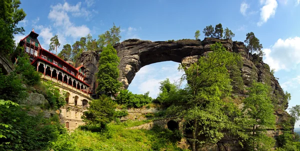 Vista de Pravcicka brana - o maior portão natural da Europa. — Fotografia de Stock