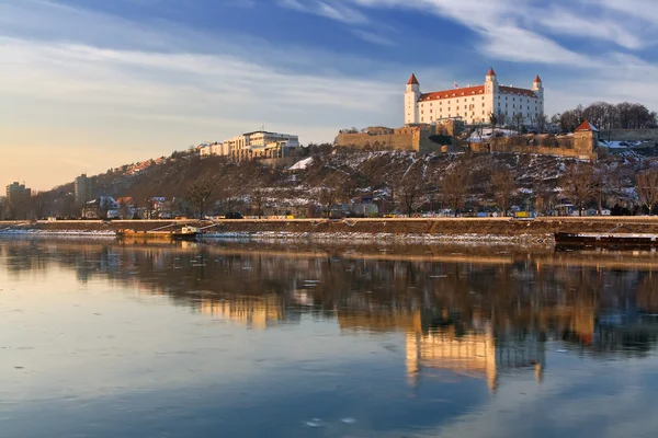Embankment of the Danube in Bratislava — Stock Photo, Image