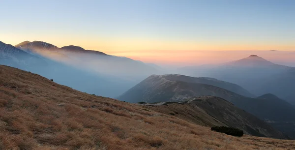 Güneş dağ Batı yüksekliği tatra içinde. rohace — Stok fotoğraf