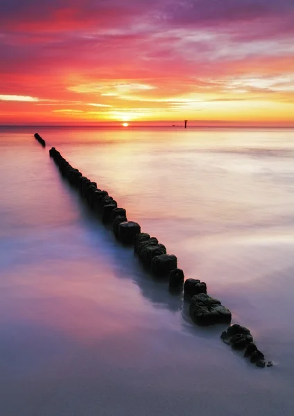 Praia na Polónia - Mar Báltico ao nascer do sol — Fotografia de Stock