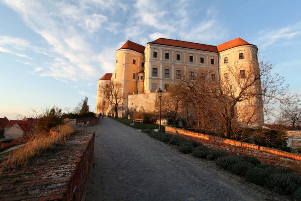 Pěkný historický hrad v České republice - mikulov — Stock fotografie