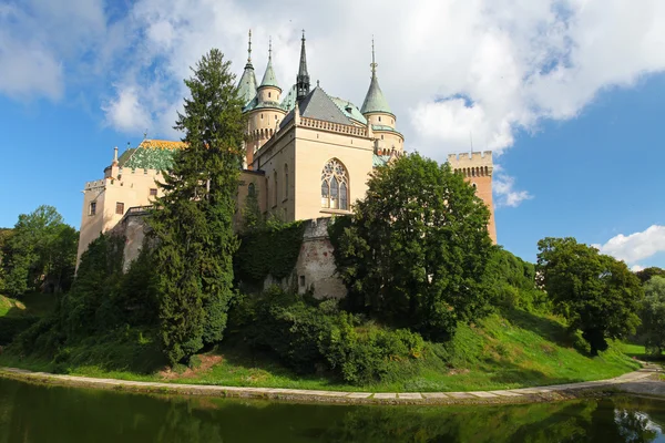 Zamek w Bojnicach i park - Słowacja — Zdjęcie stockowe