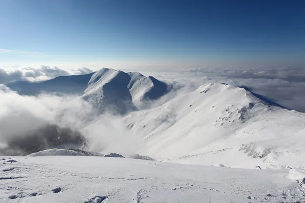 Winterliche Berglandschaft mit Sonne - Slowakei — Stockfoto