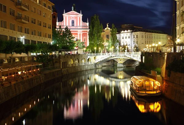 Liubliana à noite, com a Ponte Tripla Eslovénia — Fotografia de Stock