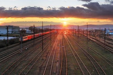 Demiryolu tren ile