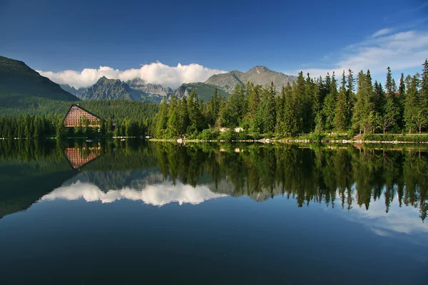 Vackra sjön i Vysoké Tatry — Stockfoto