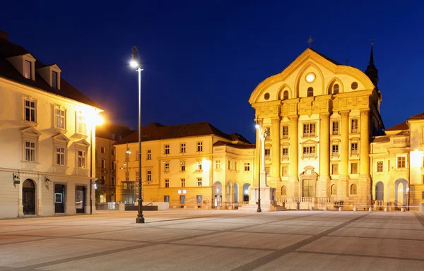 Den heliga Treenighetens kyrka — Stockfoto