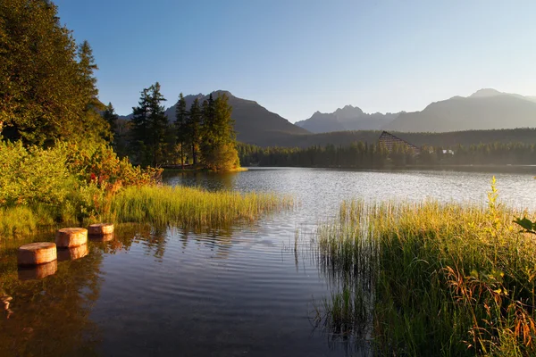 Mountain Lake na Eslováquia Tatra — Fotografia de Stock