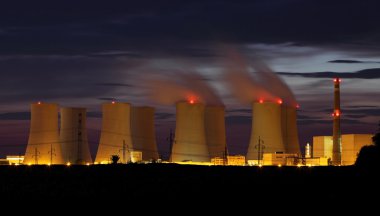 gece nükleer enerji santrali