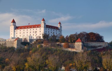 Bratislava castle ve köprü