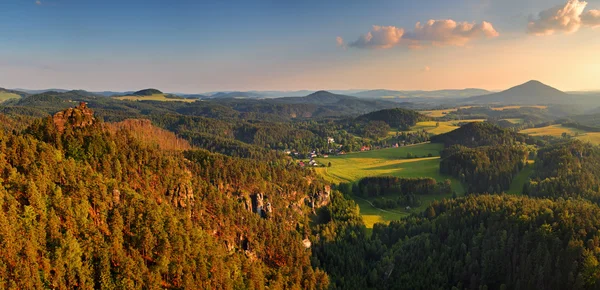 Nebliger Morgen in der Sächsischen Schweiz — Stockfoto