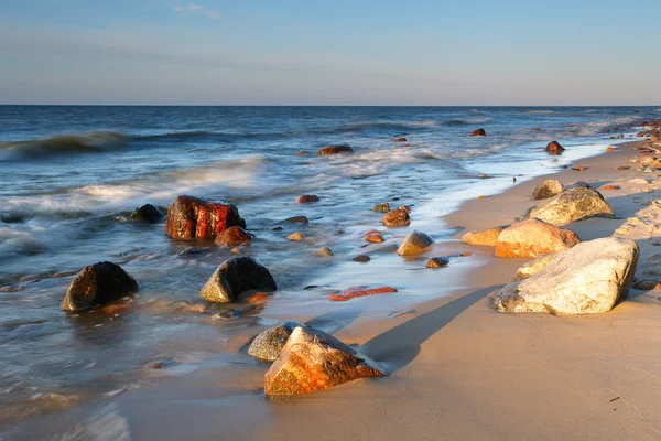 Pietre sulla riva del Mar Baltico. — Foto Stock