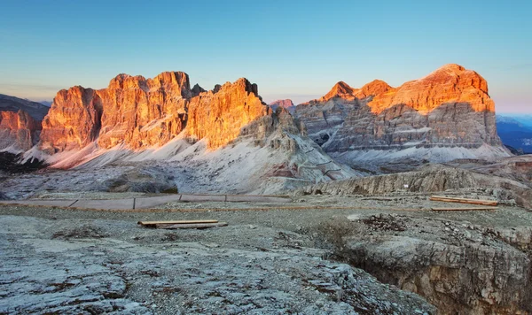 Panoramautsikt över dolomiti mountains - gruppen tofana di tores - jag — Stockfoto