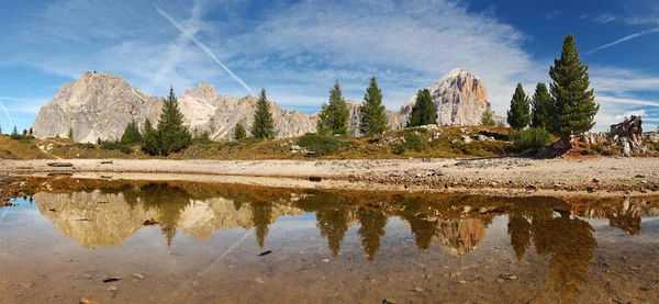 Mountain lake reflektion - lago limedes - Italien Alperna — Stockfoto