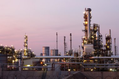 Petrol ve gaz rafineri alacakaranlıkta - Petrokimya fabrikası