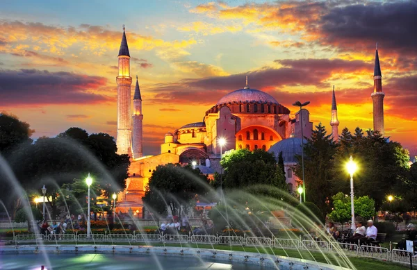 Isntanbul - Aya Sofia at dramatic sunset — Stock Photo, Image