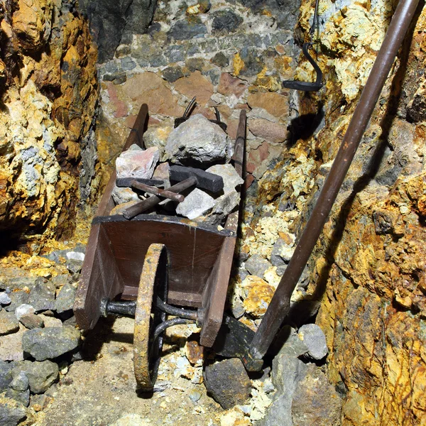 Mine symbol - hammer and wheelbarrow — Stock Photo, Image