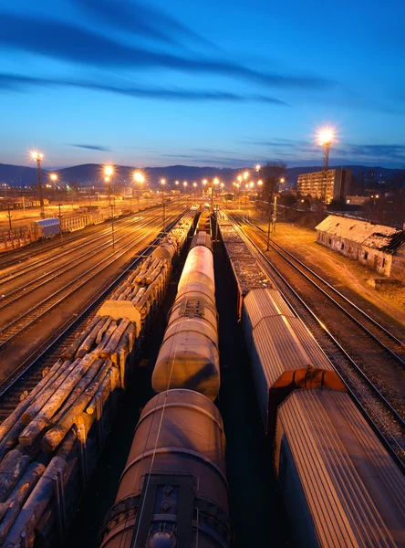 Güterbahnhof mit Zügen - Güterverkehr — Stockfoto