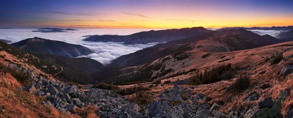Panorama montano al tramonto - Basso Tatra ini Slovacchia — Foto Stock