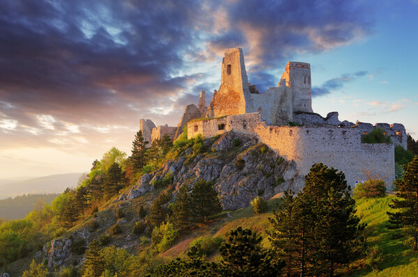 Разрушение замка Кахтице - Словакия
