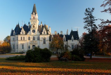 kale ve park budmerice - sonbahar görünümü - Slovakya