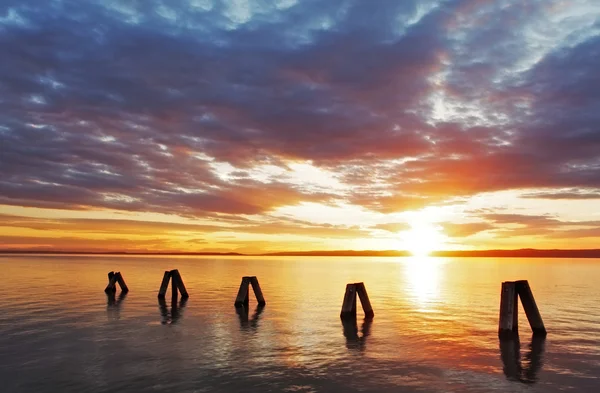 Ranní východ slunce nad mořem — Stock fotografie