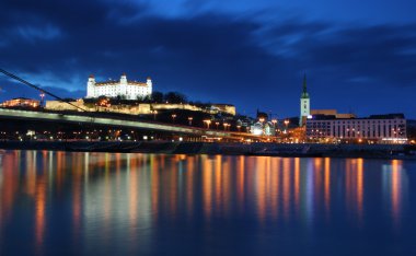 Bratislava castle ve köprü - Slovakya
