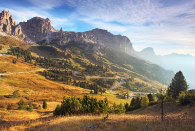 dağlarda güzel yaz peyzaj. Sunrise - İtalya alp