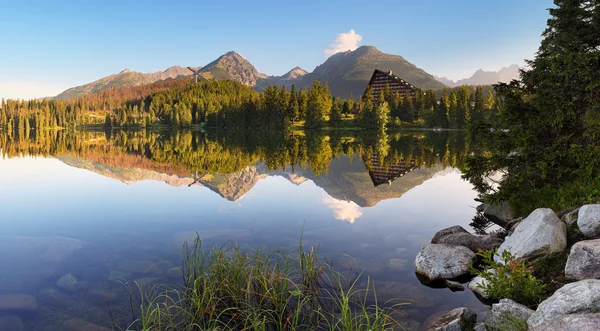 Hegyi tó - Strbske pleso — Stock Fotó