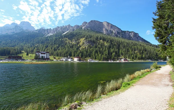 Lago Misurina em Itália dolomitas de montanha — Fotografia de Stock