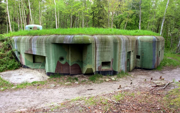 Bunker am Strand bei Sonnenaufgang — Stockfoto