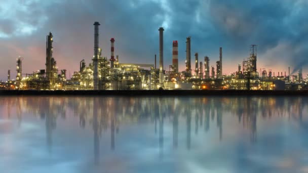 ropné rafinerie - průmysl rostlin