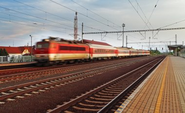 tren istasyonu platformu