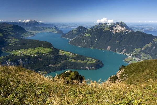 Vierwaldstattersee - vackra sjön i Schweiz — Stockfoto
