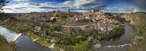 Toledo eski şehrin panoramik görünümü. İspanya — Stok fotoğraf