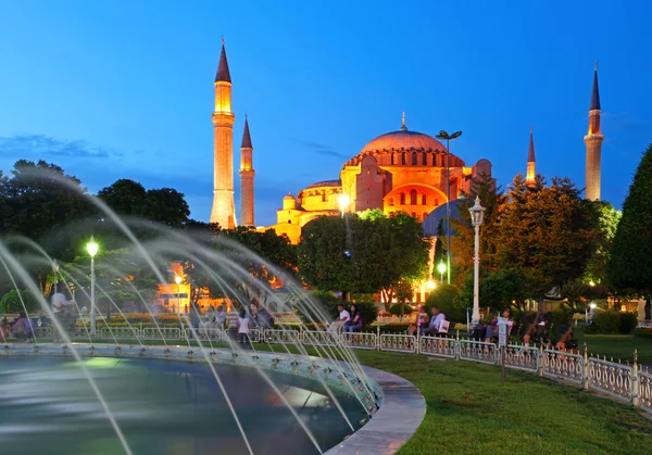 Hagia Sofia avec réflexion - Isntanbul, Turquie — Photo